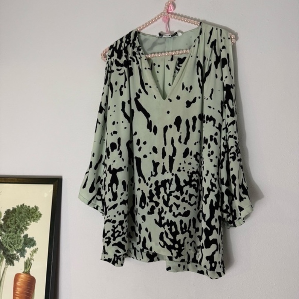Diane von Furstenburg silk blend split sleeve pale mint Astor blouse size 6